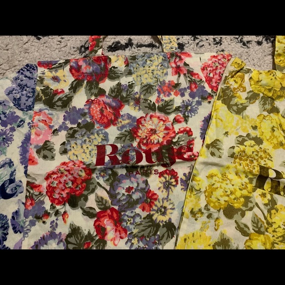 Rouje floral tote - price is for one. Comment which color you want. - Picture 3 of 5